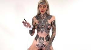 Tattoo enthusiast Amber Luke rides a multispeed sex machine on fangals.org