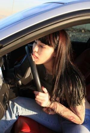 Amateur girl Susy Rocks flips the bird while exposing her big tits in a car on fangals.org