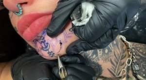 Tattoo enthusiast Amber Luke gets a new face tat from a female artist on fangals.org