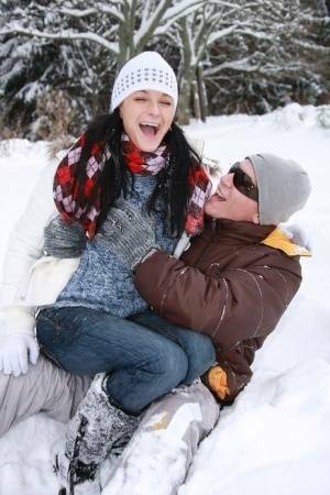 Teen girl opens her mouth for a cumshot after fucking in the snow on fangals.org