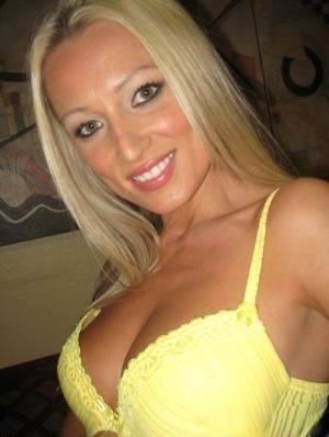 MILF babe with a big breast Diana Doll takes amateur shots of herself on fangals.org