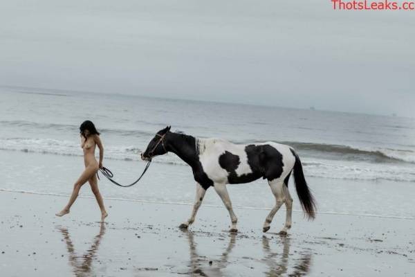 Kendall Jenner Nude Horse Riding Set Leaked on fangals.org