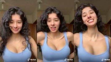 Voulezjj Topless Boob Bouncing Video on fangals.org