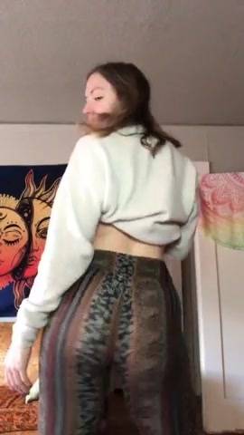 Leanaxlove420 showing her tits & twerking twitter stoner thot xxx premium porn videos on fangals.org