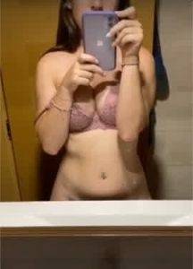 Spanish teen teasing on the toilet - Spain on fangals.org