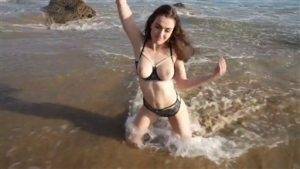 Ally Hardesty Leaked Onlyfans Boobs Show at Beach Porn Video Mega on fangals.org