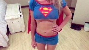 Supergirl Cosplay on fangals.org