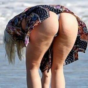 ARIEL WINTER RETURNS TO FLAUNTING HER FAT ASS IN A THONG thothub on fangals.org