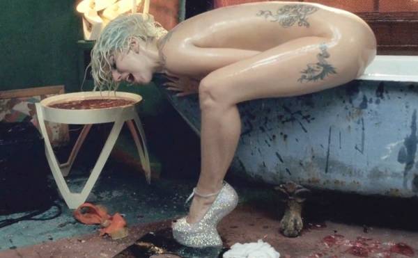 Lady Gaga Nude on fangals.org