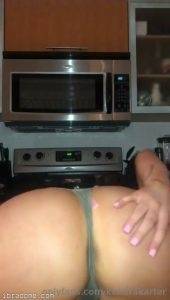 Kendra Karter Twerking Her Ass At Kitchen on fangals.org