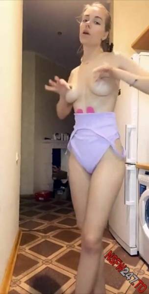 Daisy Shai standing anal plug tease snapchat premium 2020/06/29 porn videos on fangals.org