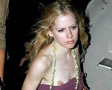 Avril Lavigne Naked on fangals.org