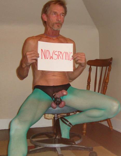 BOB MILGATE EXPOSED WEARING SHEER GREEN PANTYHOSE AND HIGH HEELS on fangals.org