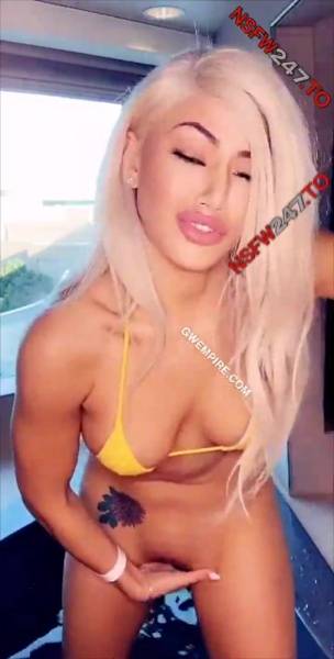 Gwen Singer yellow bikini tease snapchat premium xxx porn videos on fangals.org