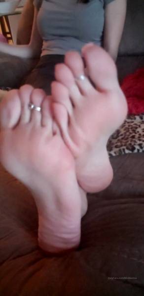 MizMestiza sexymestiza soles watching tv onlyfans xxx porn on fangals.org