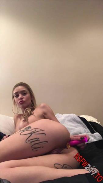 Kali Roses pink vibrator mastrubation while using anal plug porn videos on fangals.org