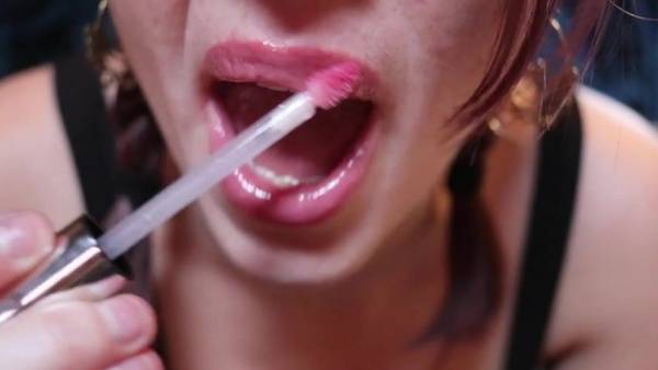 ASMR - Close up lips kissing on fangals.org