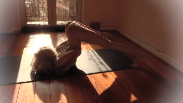 Yoga flocke nude yoga warm up yoga youtuber patreon leak xxx premium porn videos on fangals.org