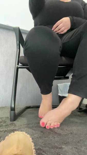 Valentinas_toes 7 04 thought i was at the office by myself and then the general manager of the company wal xxx onlyfans porn videos on fangals.org