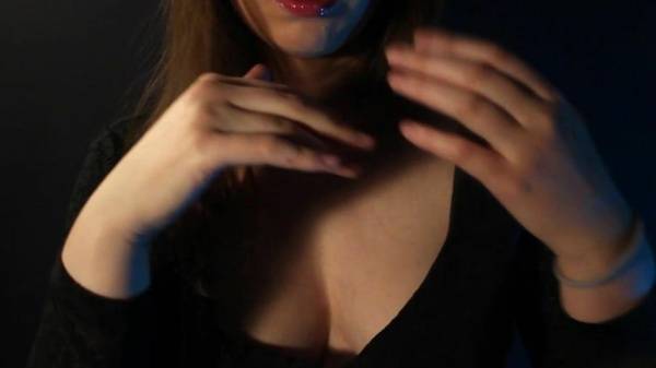 Libra ASMR Patreon - ASMR Lens fogging and kissing, finger flutters - 1 April 2020 on fangals.org