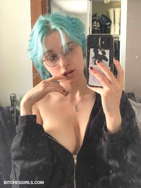 Lyra Crow - Lyracr0W0 Onlyfans Leaked Photos on fangals.org