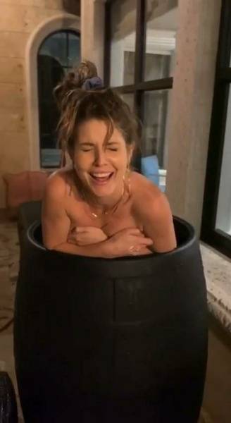 Amanda Cerny Nude Bath Dunking Video Leaked - Usa on fangals.org