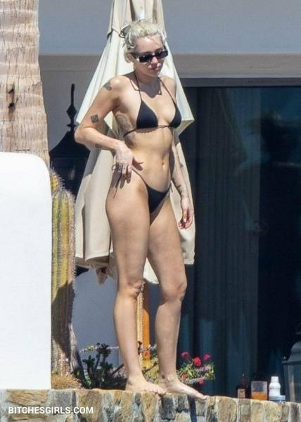 Miley Cyrus Nude Celebrity Tits Photos on fangals.org