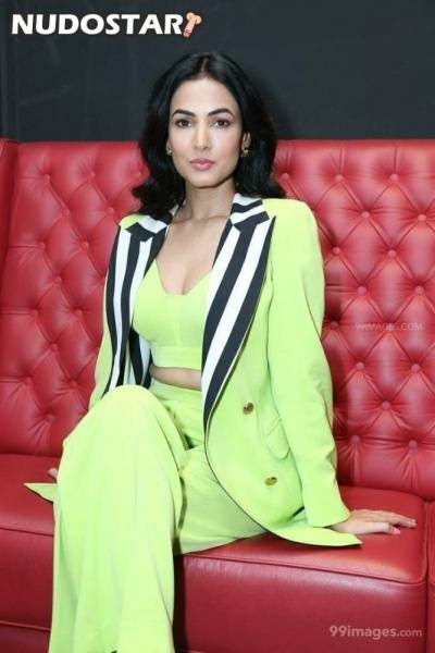 Sonal Chauhan Instagram Leaks on fangals.org