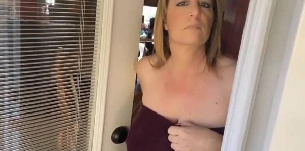 Horny Milf Danni Jones Seducing Her Neighbor - OnlyFans: Danni2427 - Mature Cougar Cheating on fangals.org