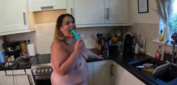 Beautiful BBW plays solo with soaking pussy - squirting, spitting and gushing in the kitchen! on fangals.org