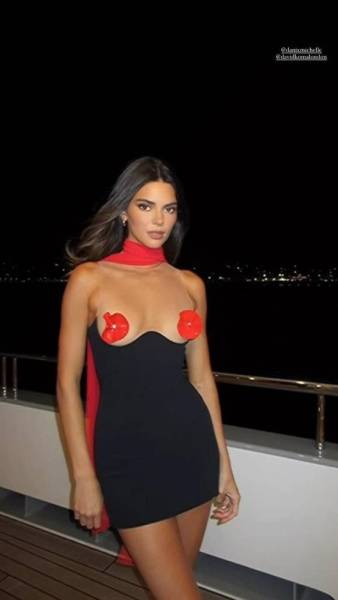 Kendall Jenner Pasties Dress Candid Video Leaked - Usa on fangals.org