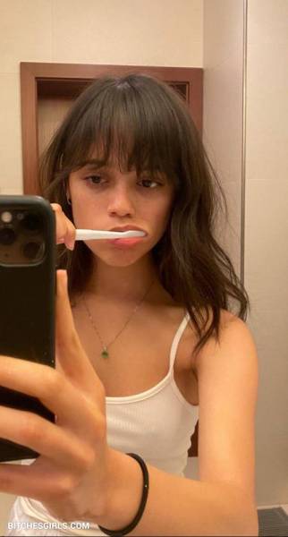 Jenna Ortega Nude - Jenna Leaked Nude Pics on fangals.org