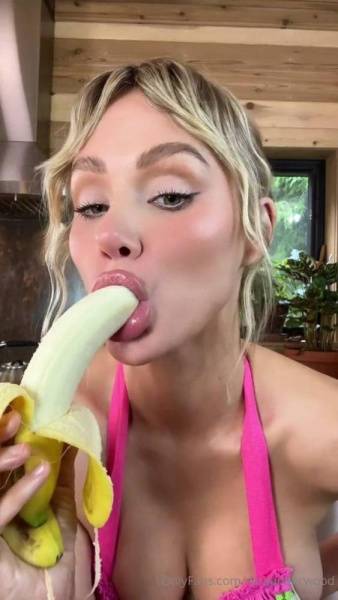 Sara Jean Underwood Banana Blowjob OnlyFans Video Leaked - Usa on fangals.org