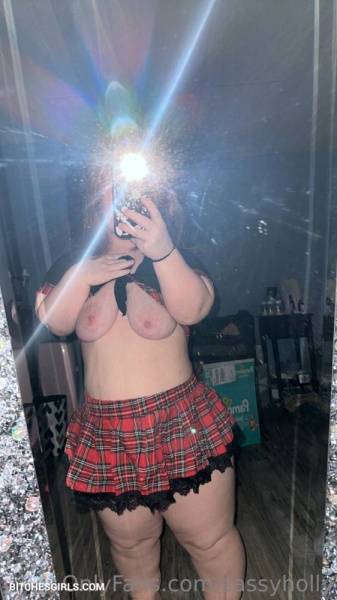 Sassyholly - Holly C Onlyfans Leaked Nude Photo on fangals.org