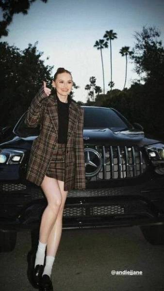 Madelaine Petsch / madelame Nude on fangals.org