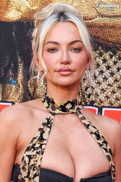 Lindsey Pelas Displays Her Sexy Boobs at the “Jackpot!” Premiere (11 Photos) - China on fangals.org