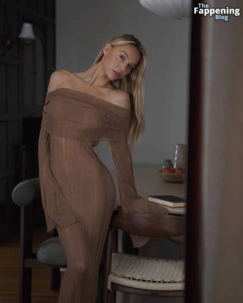 Alexis Ren Sexy (13 Photos) on fangals.org