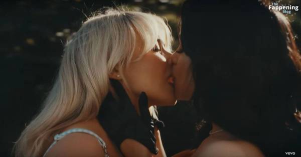 Sabrina Carpenter & Jenna Ortega Sexy – Taste (72 Pics + Video) on fangals.org