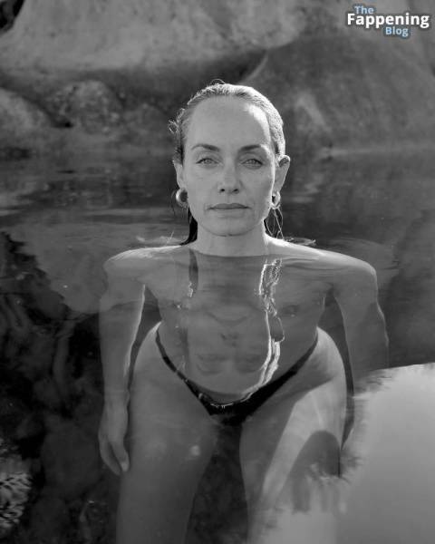 Amber Valletta Nude (4 Photos) on fangals.org