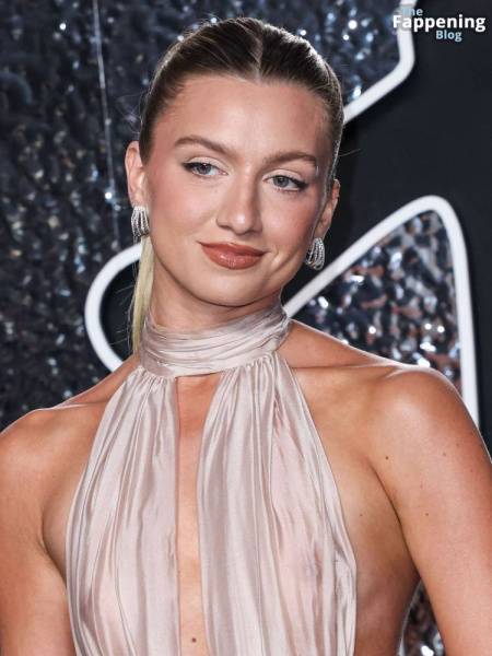 Anna Sitar Flashes Her Nude Tits at the 2024 MTV Video Music Awards (27 Photos) on fangals.org