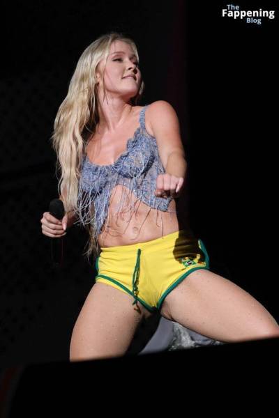 Zara Larsson Shows Off Her Goods as She Performs on Stage in Brazil (39 Photos) - Brazil on fangals.org