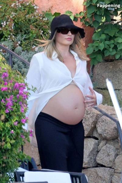 Pregnant Margot Robbie Looks Radiant While Pictured With Her Husband in Sardinia (130 Photos) on fangals.org