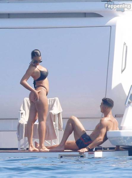 Georgina Rodriguez & Cristiano Ronaldo Enjoy Luxurious Yacht Day in the South of France (104 Photos) - France on fangals.org